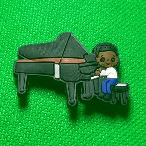 🌼 (5/$10 or 10/$15) NEW “This is Us” Fun Croc Shoe Charm Collection